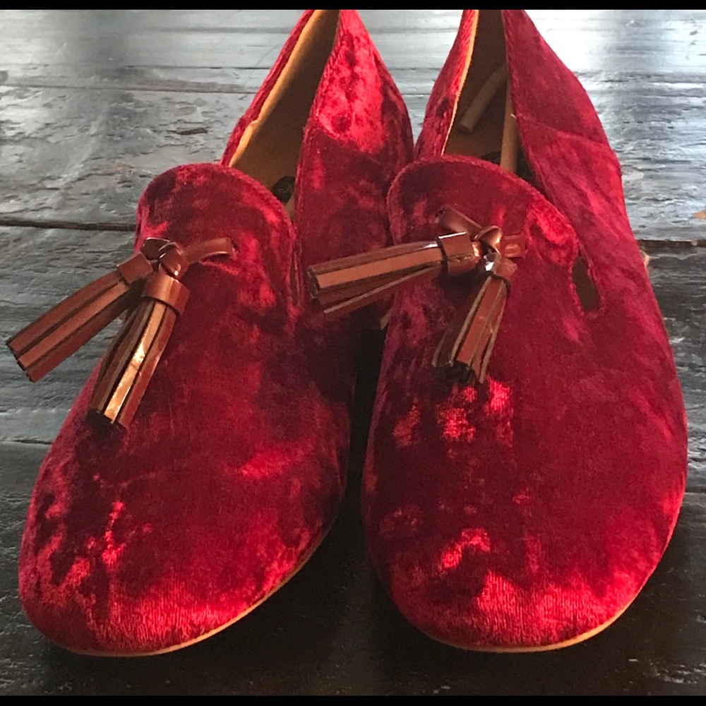 NY/LA VELVET FLATS NWOB
